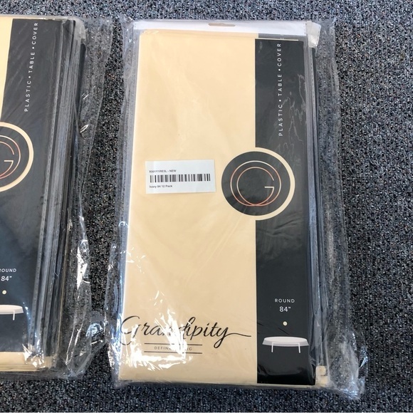 12-Pack Premium Plastic disposable Tablecloth 84in. Round Table Cover Ivory-NWT - Picture 4 of 8